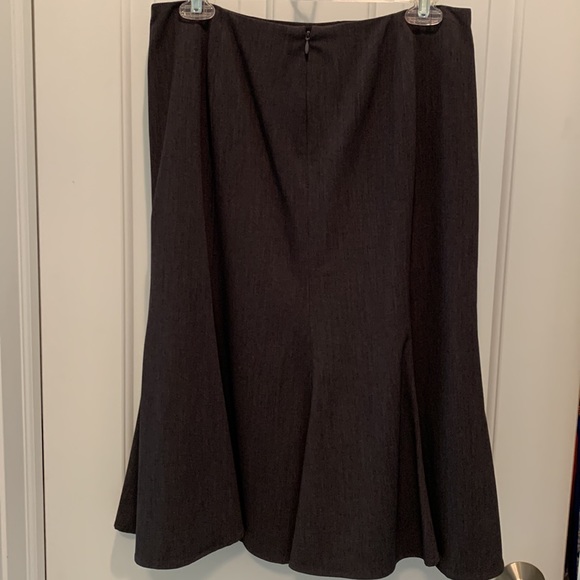 Nearly New Charcoal Gray Lined Trumpet Skirt - Picture 4 of 6